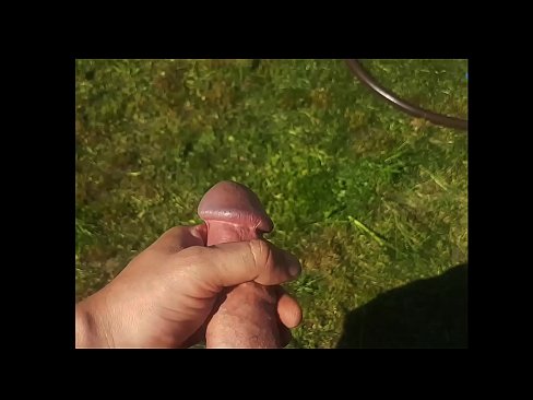 ❤️ A boazona se fode e se ejacula com um esguicho em um jardim de verão Porno vk em nós pt-br.sexeey.ru ❤